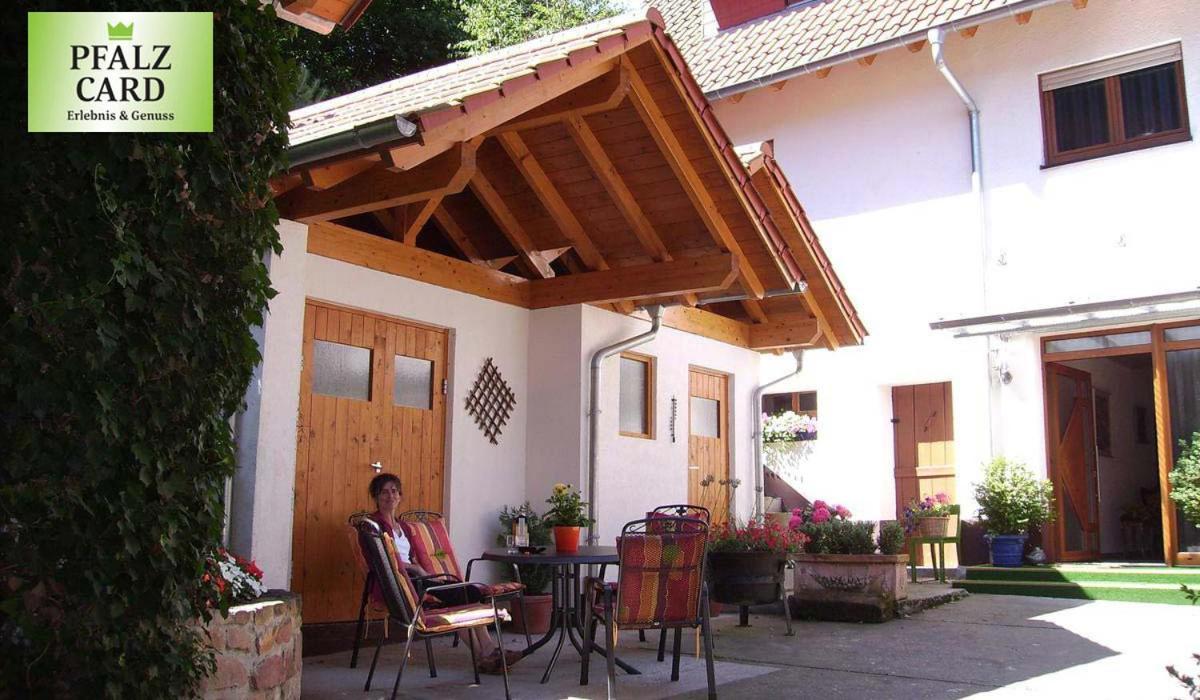 Hotel Haus Am Kastanienwald Dörrenbach Exterior foto